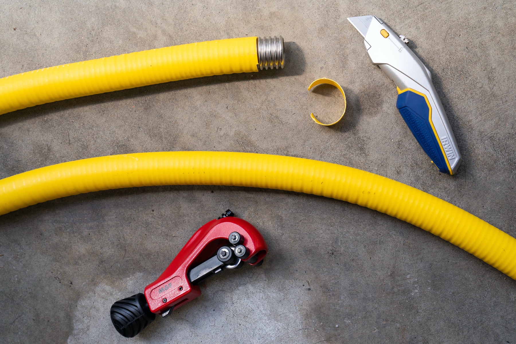 Flexigas pipe and install tools laid out on site